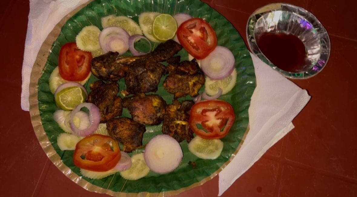 Grilled chicken served with onion, tomato, cucumber, and lime